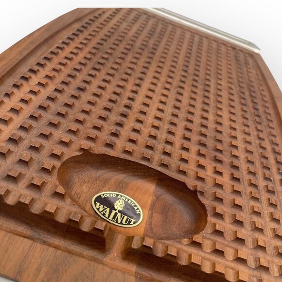 Elegant Walnut Cutting Board with Juice Groove - Picture 1 of 6
